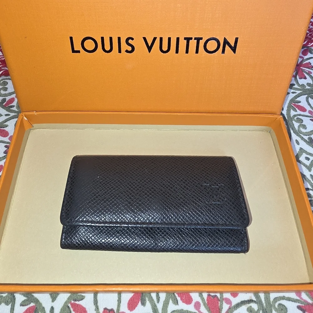 Pre-loved Black Louis Vuitton Taiga Multicles 4 Ring Key Holder - Picture 3 of 9